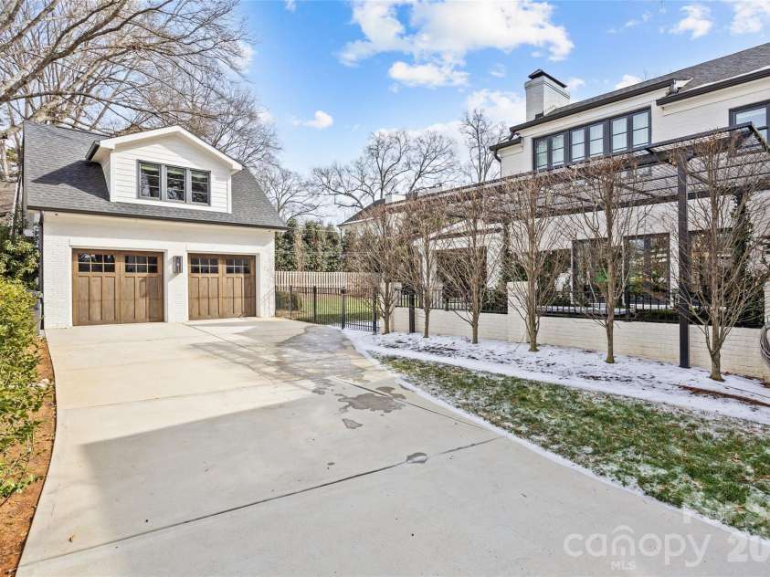 1935 Queens Road, Charlotte, NC 28207.  MLS# CAR4337895, YatesRealty ID 3496. 