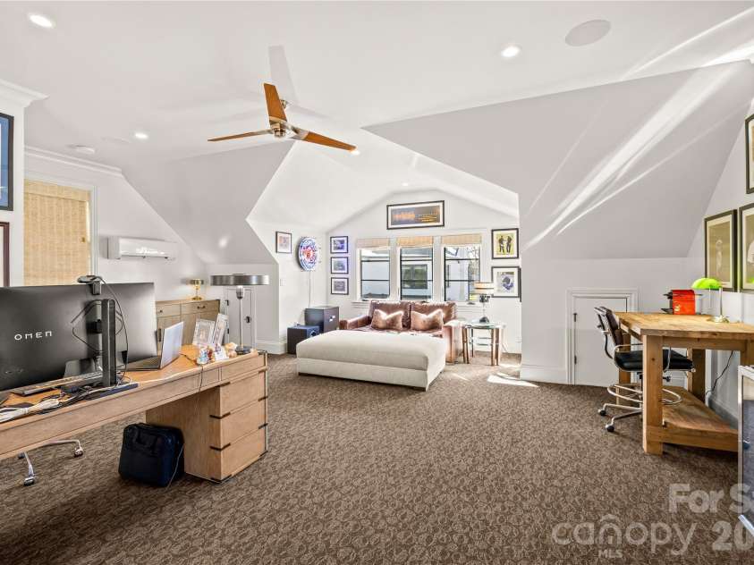 1935 Queens Road, Charlotte, NC 28207.  MLS# CAR4337895, YatesRealty ID 3496. Guest house