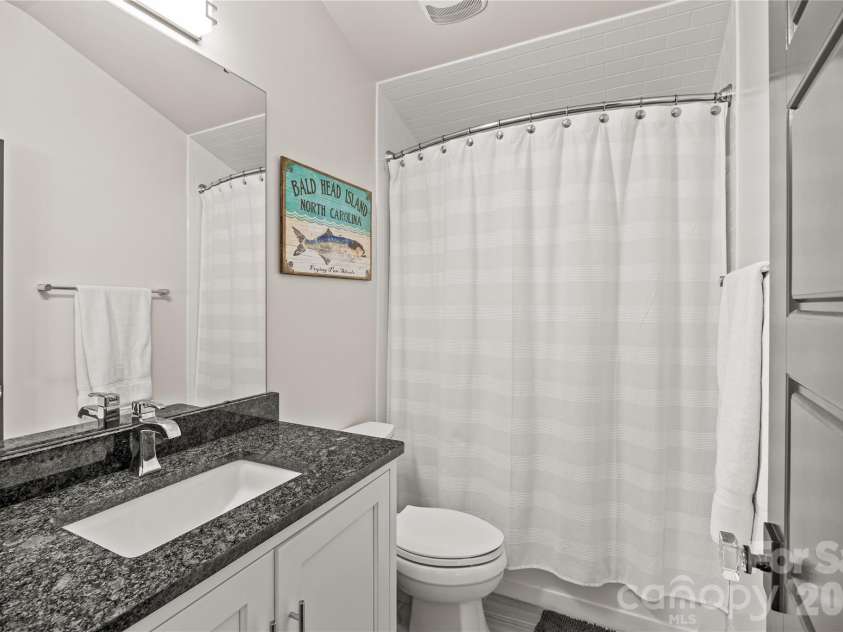 1935 Queens Road, Charlotte, NC 28207.  MLS# CAR4337895, YatesRealty ID 3496. Guest house