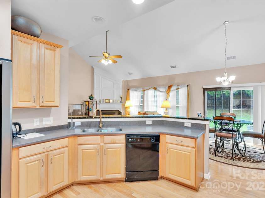 2014 Arbor Crest Court, Charlotte, NC 28262.  MLS# CAR4289262, YatesRealty ID 3496. Kitchen