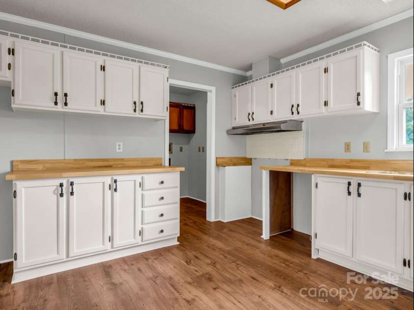 355 Staton Road, Flat Rock, NC 28731.  MLS# CAR4282043, YatesRealty ID 34960. 