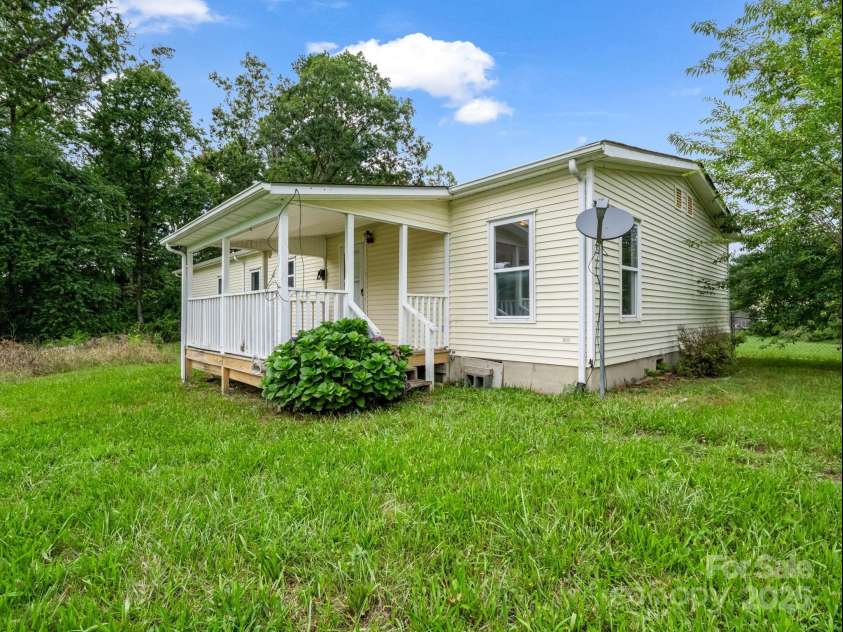 355 Staton Road, Flat Rock, NC 28731.  MLS# CAR4282043, YatesRealty ID 34960. 