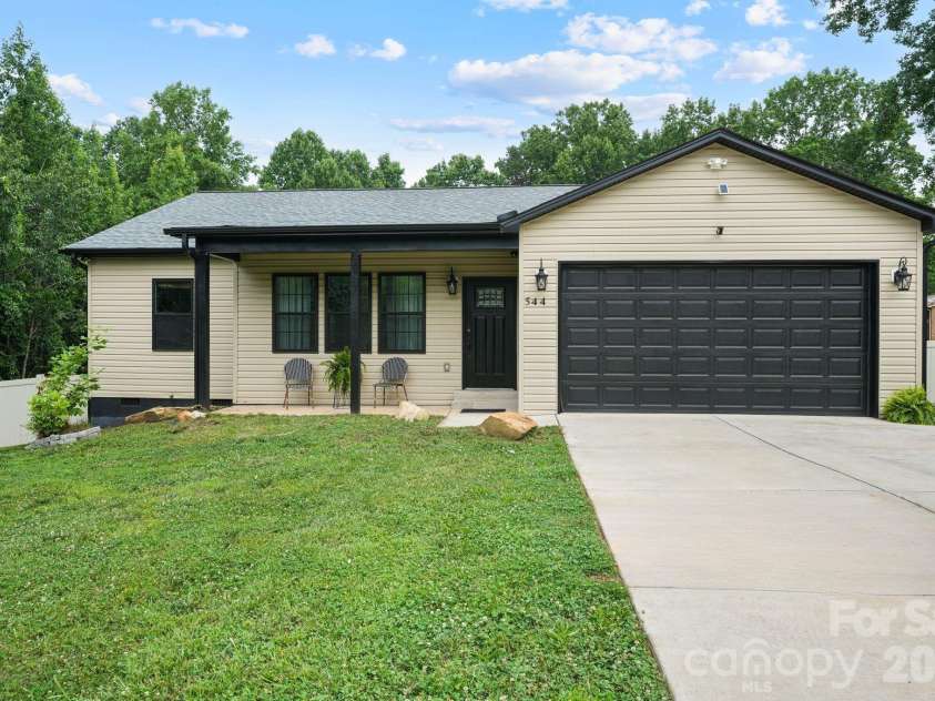 544 30th Avenue, Hickory, NC 28601.  MLS# CAR4397229, YatesRealty ID 34961. 