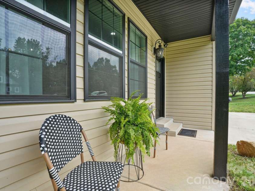 544 30th Avenue, Hickory, NC 28601.  MLS# CAR4397229, YatesRealty ID 34961. 