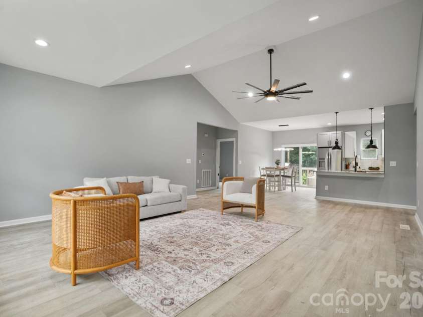 544 30th Avenue, Hickory, NC 28601.  MLS# CAR4397229, YatesRealty ID 34961. 