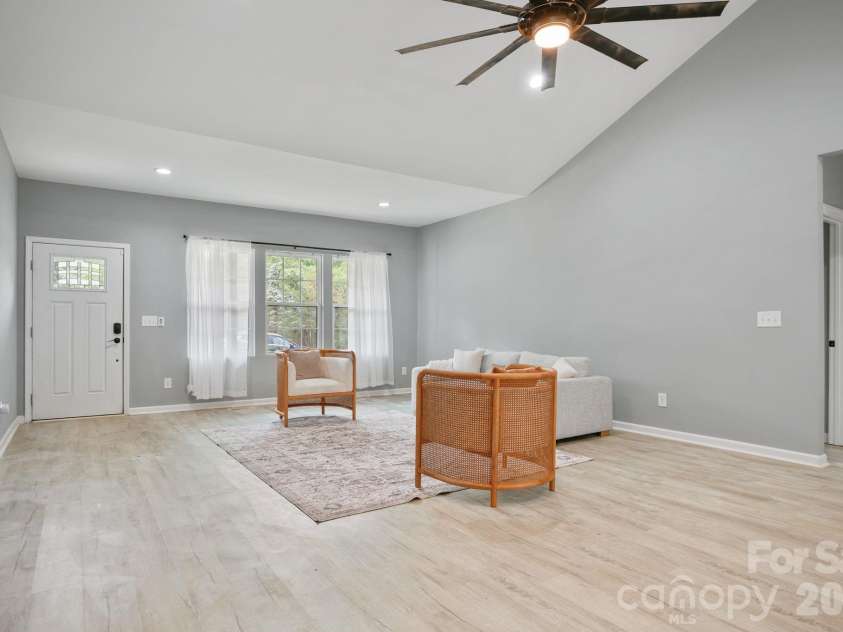 544 30th Avenue, Hickory, NC 28601.  MLS# CAR4397229, YatesRealty ID 34961. 