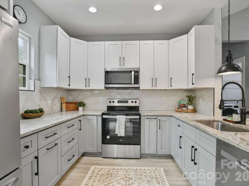 544 30th Avenue, Hickory, NC 28601.  MLS# CAR4397229, YatesRealty ID 34961. 