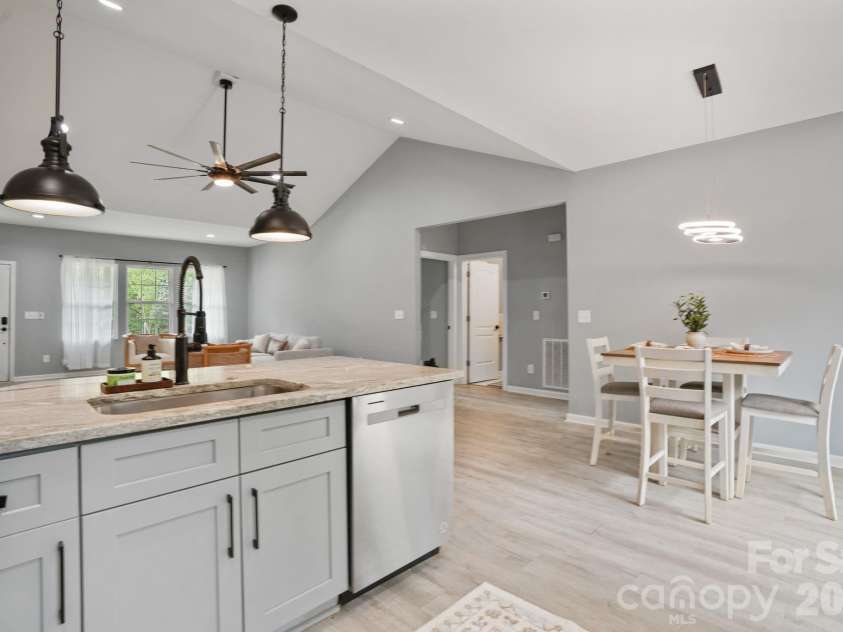 544 30th Avenue, Hickory, NC 28601.  MLS# CAR4397229, YatesRealty ID 34961. 