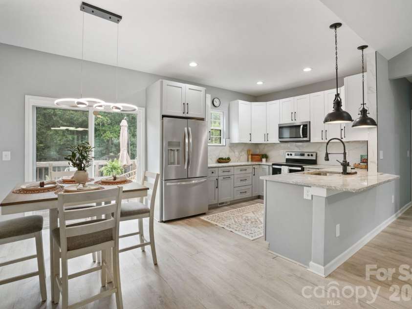 544 30th Avenue, Hickory, NC 28601.  MLS# CAR4397229, YatesRealty ID 34961. 