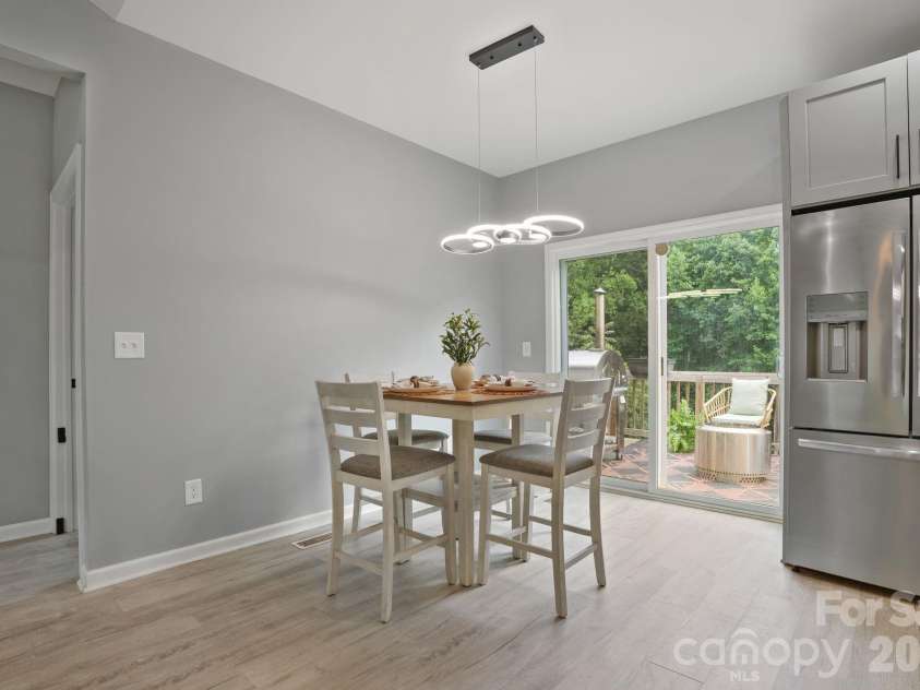 544 30th Avenue, Hickory, NC 28601.  MLS# CAR4397229, YatesRealty ID 34961. 