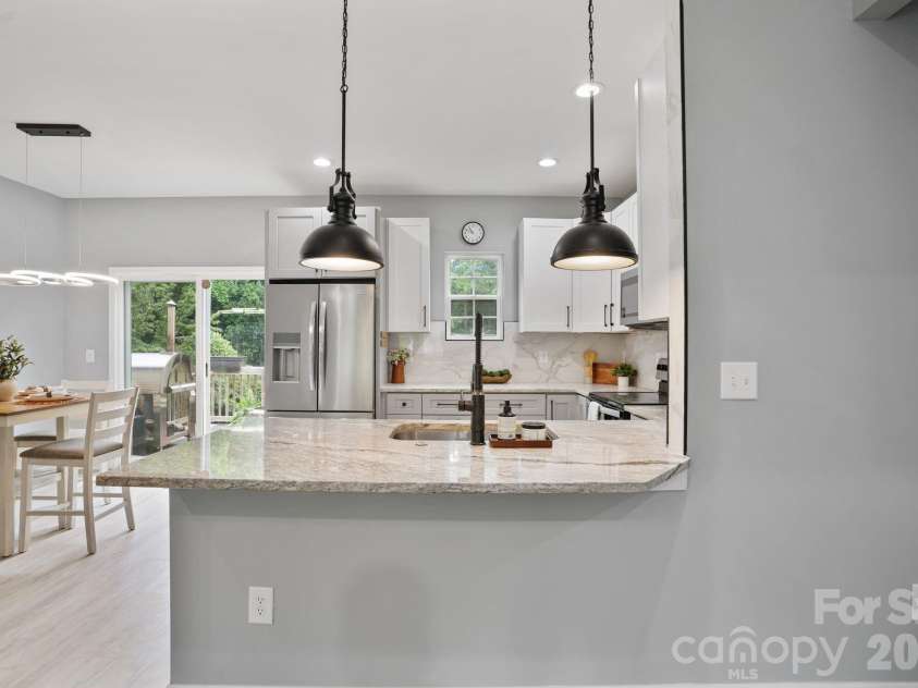 544 30th Avenue, Hickory, NC 28601.  MLS# CAR4397229, YatesRealty ID 34961. 