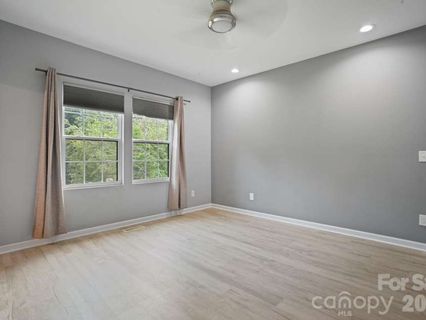 544 30th Avenue, Hickory, NC 28601.  MLS# CAR4397229, YatesRealty ID 34961. 