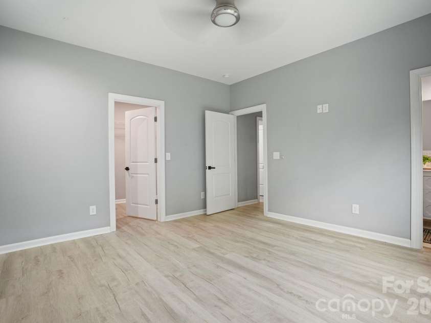 544 30th Avenue, Hickory, NC 28601.  MLS# CAR4397229, YatesRealty ID 34961. 