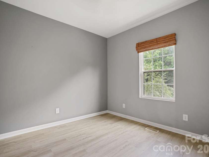 544 30th Avenue, Hickory, NC 28601.  MLS# CAR4397229, YatesRealty ID 34961. 