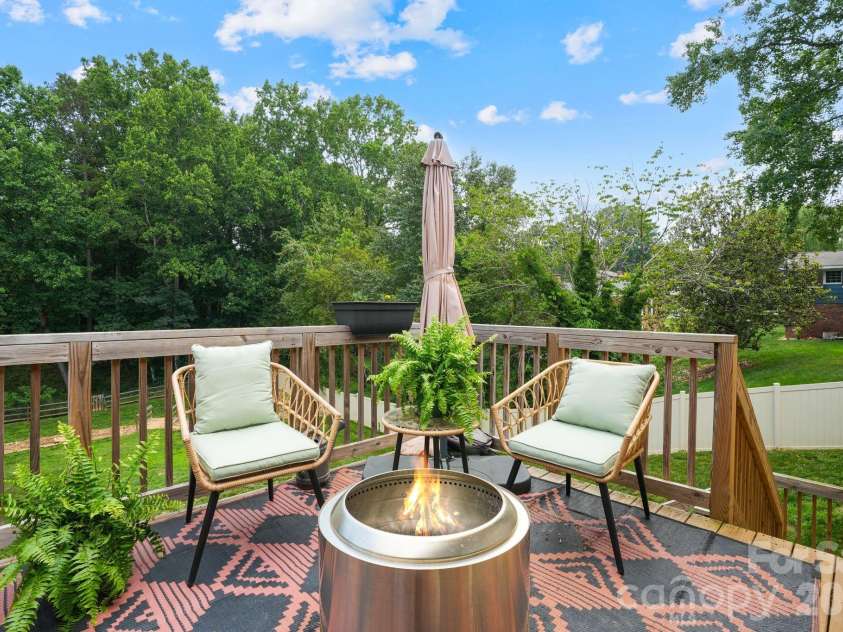 544 30th Avenue, Hickory, NC 28601.  MLS# CAR4397229, YatesRealty ID 34961. 