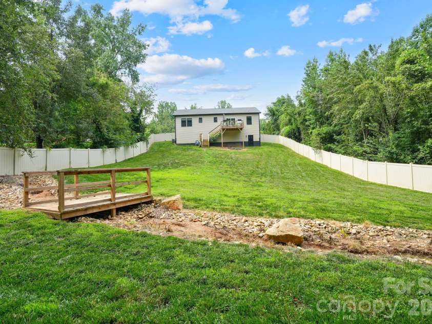 544 30th Avenue, Hickory, NC 28601.  MLS# CAR4397229, YatesRealty ID 34961. 