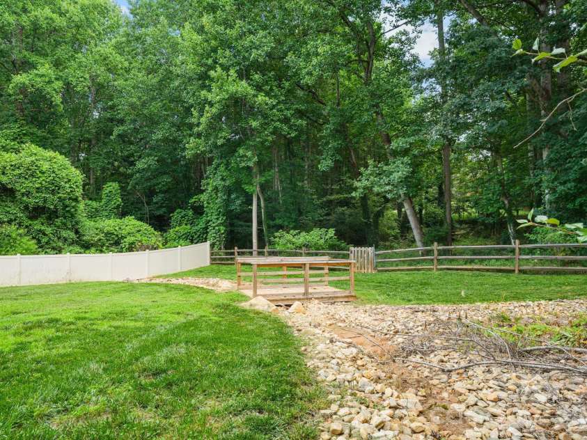 544 30th Avenue, Hickory, NC 28601.  MLS# CAR4397229, YatesRealty ID 34961. 