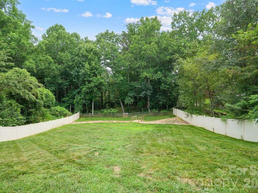 544 30th Avenue, Hickory, NC 28601.  MLS# CAR4397229, YatesRealty ID 34961. 