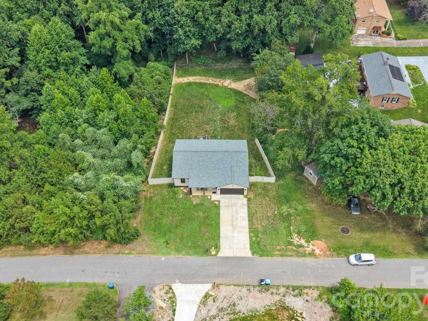 544 30th Avenue, Hickory, NC 28601.  MLS# CAR4397229, YatesRealty ID 34961. 