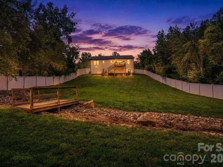 544 30th Avenue, Hickory, NC 28601.  MLS# CAR4397229, YatesRealty ID 34961. 
