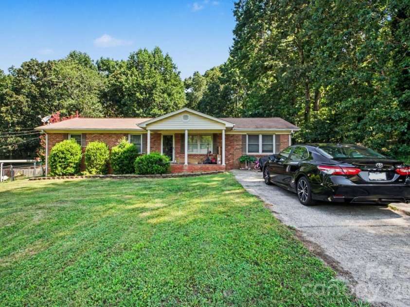 124 Riley Road, Dallas, NC 28034.  MLS# CAR4391450, YatesRealty ID 34962. 