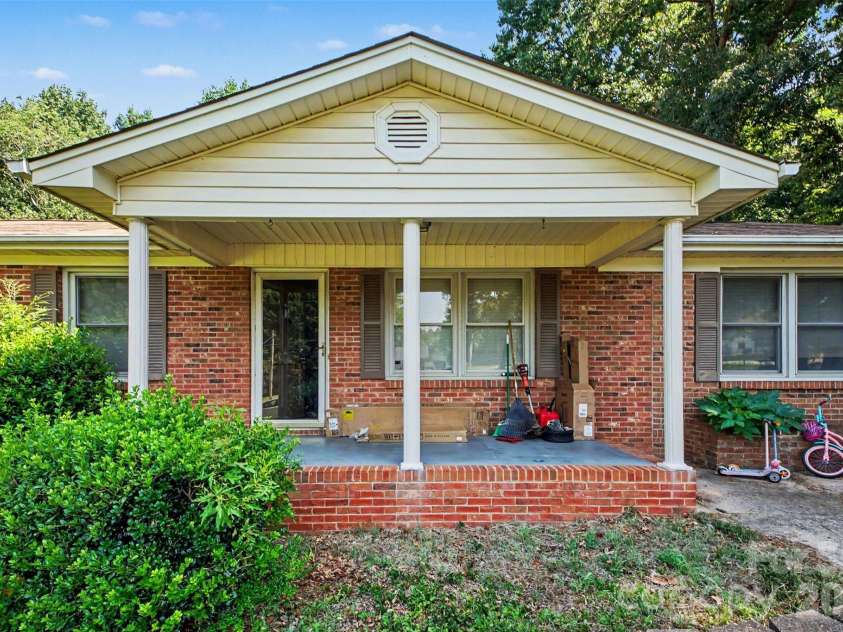 124 Riley Road, Dallas, NC 28034.  MLS# CAR4391450, YatesRealty ID 34962. 
