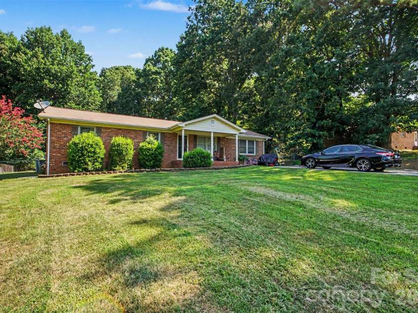 124 Riley Road, Dallas, NC 28034.  MLS# CAR4391450, YatesRealty ID 34962. 