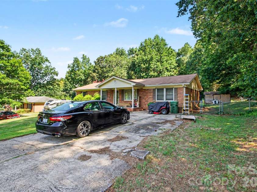 124 Riley Road, Dallas, NC 28034.  MLS# CAR4391450, YatesRealty ID 34962. 