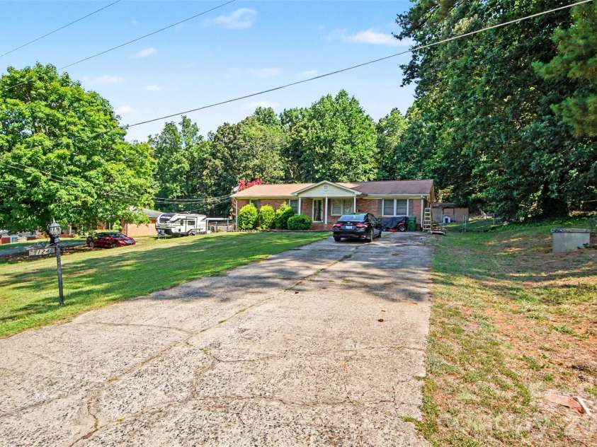 124 Riley Road, Dallas, NC 28034.  MLS# CAR4391450, YatesRealty ID 34962. 