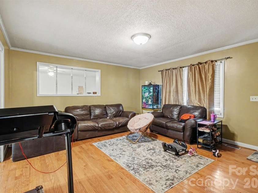 124 Riley Road, Dallas, NC 28034.  MLS# CAR4391450, YatesRealty ID 34962. 