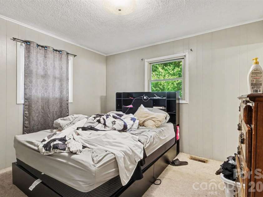 124 Riley Road, Dallas, NC 28034.  MLS# CAR4391450, YatesRealty ID 34962. 