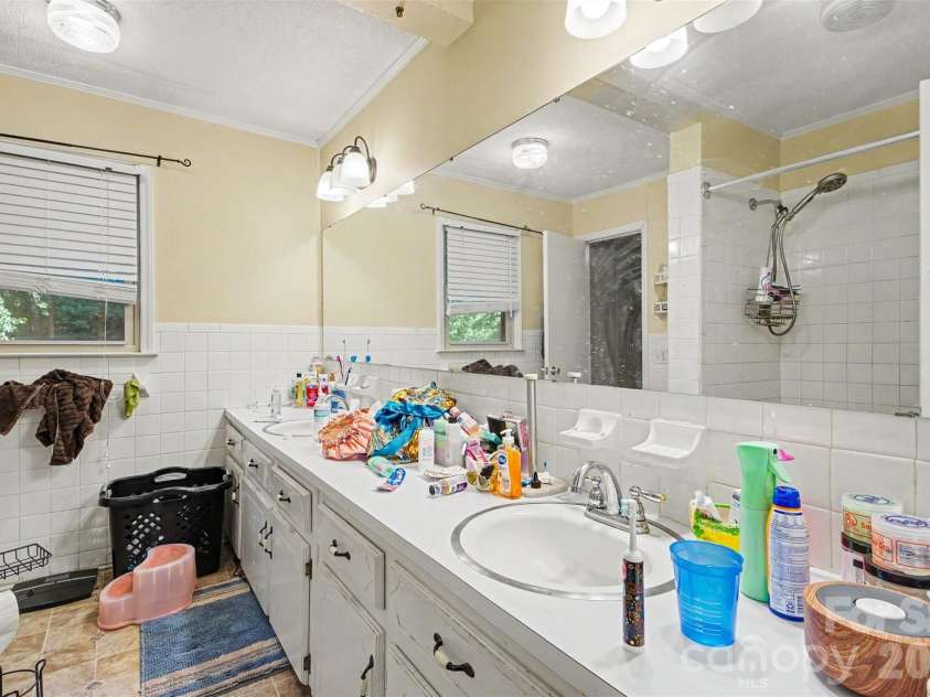 124 Riley Road, Dallas, NC 28034.  MLS# CAR4391450, YatesRealty ID 34962. 