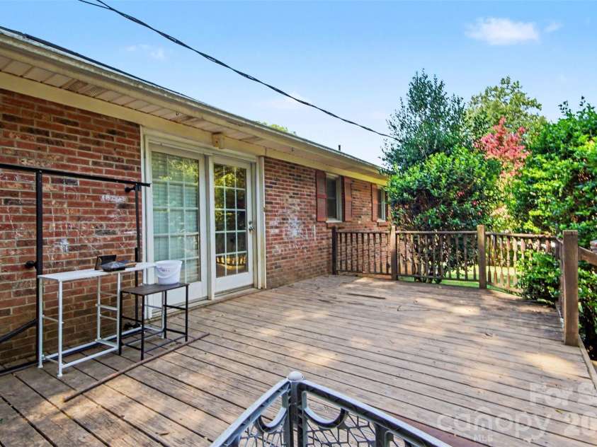 124 Riley Road, Dallas, NC 28034.  MLS# CAR4391450, YatesRealty ID 34962. 