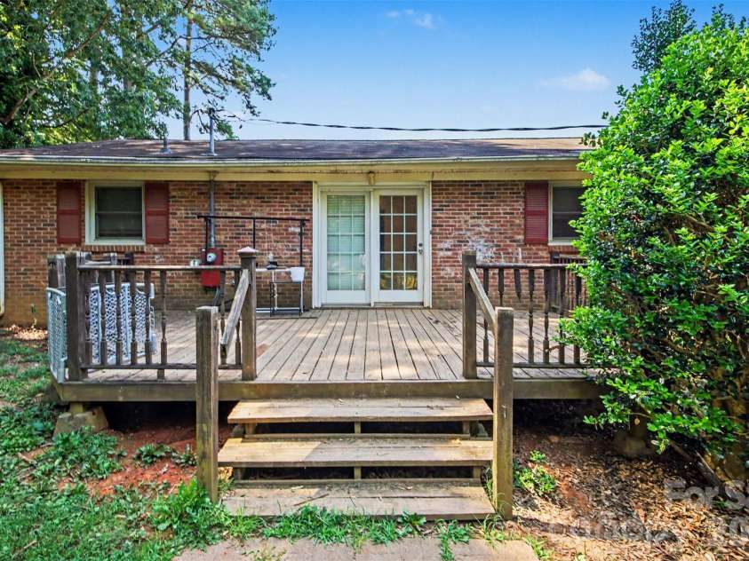 124 Riley Road, Dallas, NC 28034.  MLS# CAR4391450, YatesRealty ID 34962. 