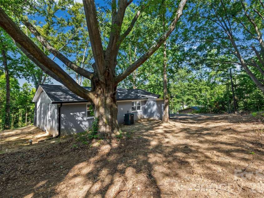 1812 Riveria Drive, Shelby, NC 28150.  MLS# CAR4399388, YatesRealty ID 34963. 