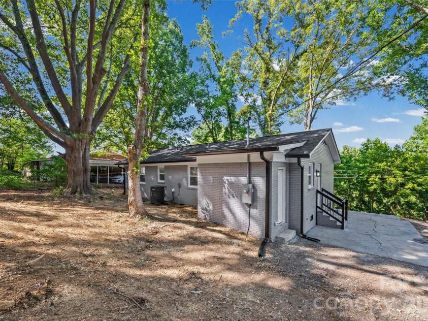 1812 Riveria Drive, Shelby, NC 28150.  MLS# CAR4399388, YatesRealty ID 34963. 