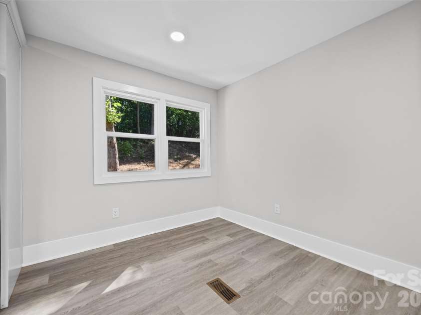1812 Riveria Drive, Shelby, NC 28150.  MLS# CAR4399388, YatesRealty ID 34963. 