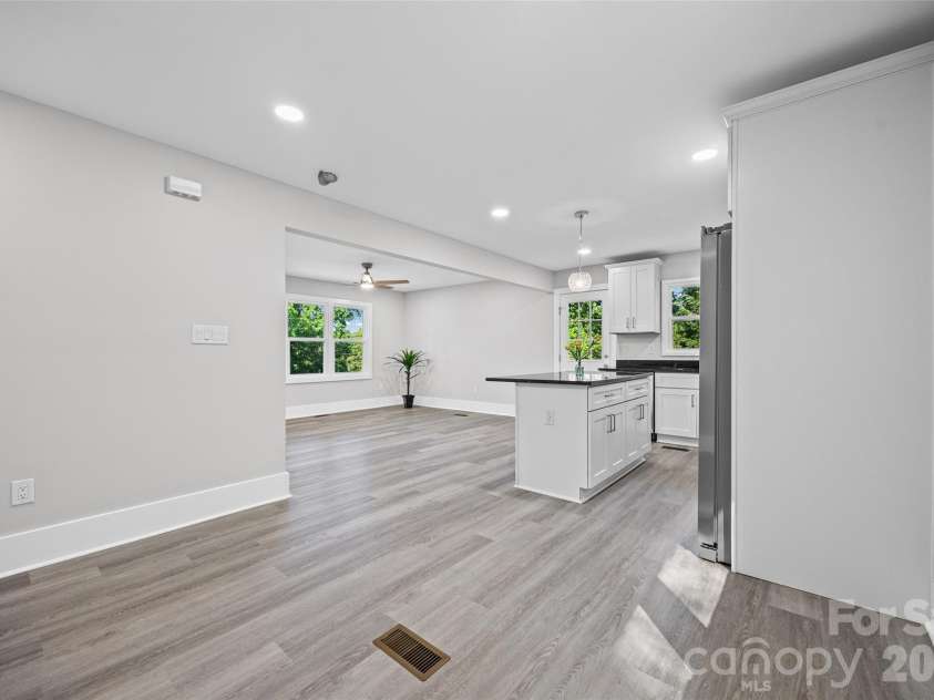 1812 Riveria Drive, Shelby, NC 28150.  MLS# CAR4399388, YatesRealty ID 34963. 