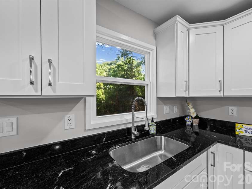 1812 Riveria Drive, Shelby, NC 28150.  MLS# CAR4399388, YatesRealty ID 34963. 