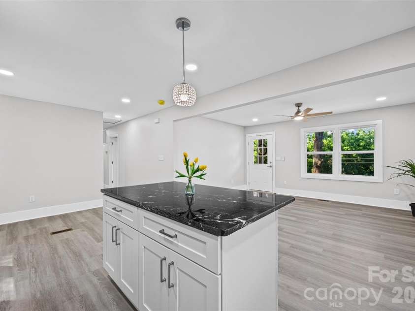 1812 Riveria Drive, Shelby, NC 28150.  MLS# CAR4399388, YatesRealty ID 34963. 