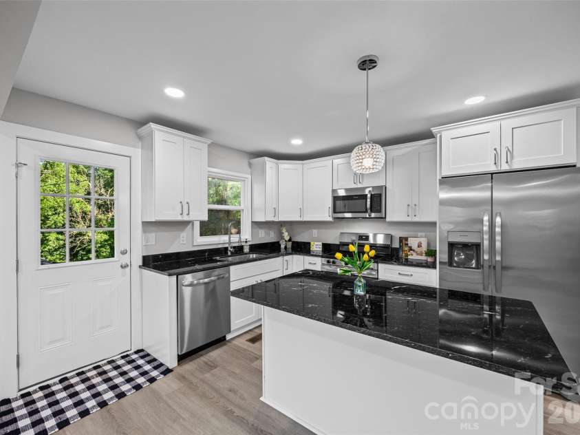 1812 Riveria Drive, Shelby, NC 28150.  MLS# CAR4399388, YatesRealty ID 34963. 