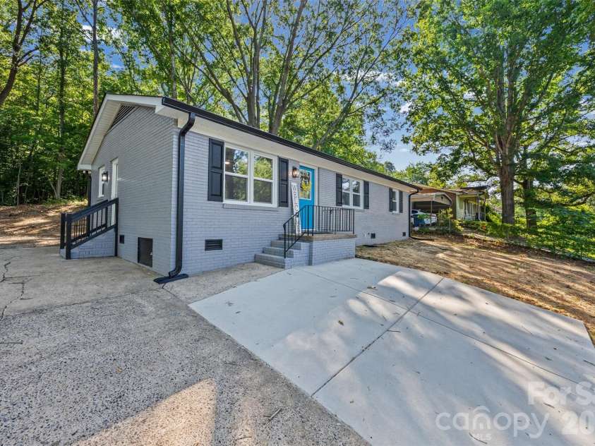 1812 Riveria Drive, Shelby, NC 28150.  MLS# CAR4399388, YatesRealty ID 34963. 
