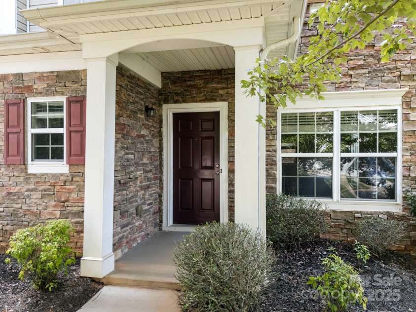 9607 Seamill Road, Charlotte, NC 28278.  MLS# CAR4293362, YatesRealty ID 34966. 