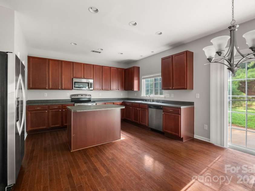 9607 Seamill Road, Charlotte, NC 28278.  MLS# CAR4293362, YatesRealty ID 34966. 