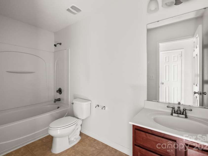 9607 Seamill Road, Charlotte, NC 28278.  MLS# CAR4293362, YatesRealty ID 34966. 