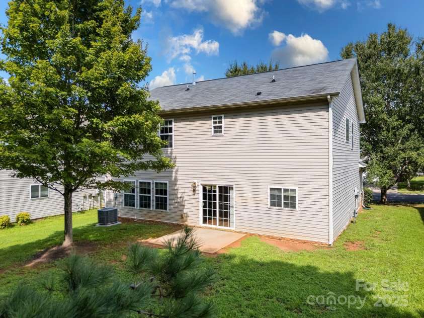 9607 Seamill Road, Charlotte, NC 28278.  MLS# CAR4293362, YatesRealty ID 34966. 