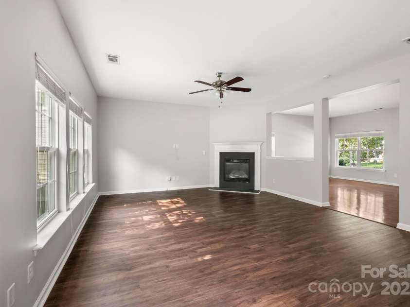 9607 Seamill Road, Charlotte, NC 28278.  MLS# CAR4293362, YatesRealty ID 34966. Family Room