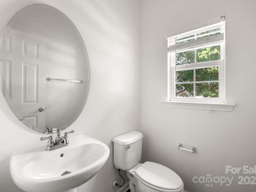 9607 Seamill Road, Charlotte, NC 28278.  MLS# CAR4293362, YatesRealty ID 34966. Powder Room