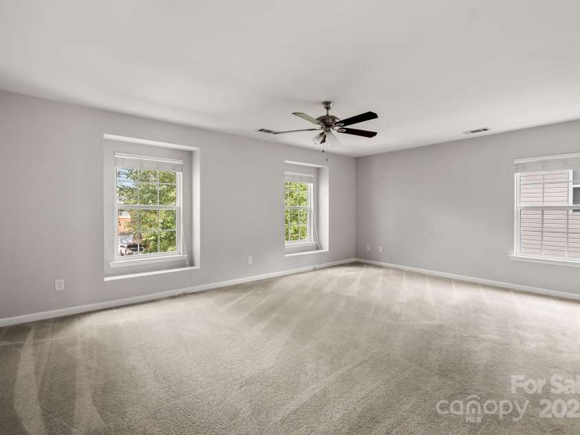 9607 Seamill Road, Charlotte, NC 28278.  MLS# CAR4293362, YatesRealty ID 34966. Primary Bedroom
