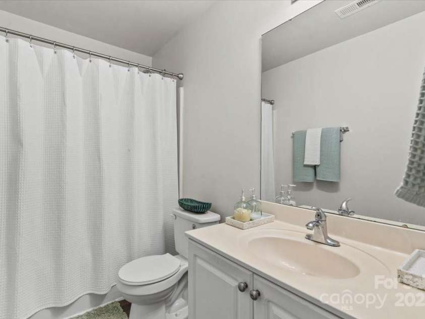 1331 Braveheart Lane, Charlotte, NC 28216.  MLS# CAR4287278, YatesRealty ID 34967. 2nd Bathroom